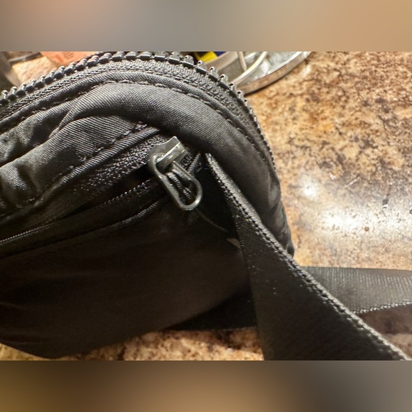 Lululemon “original” everywhere belt bag - Picture 8 of 10
